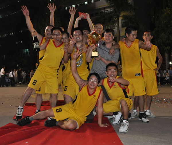 利金城杯篮球赛我司荣获冠军